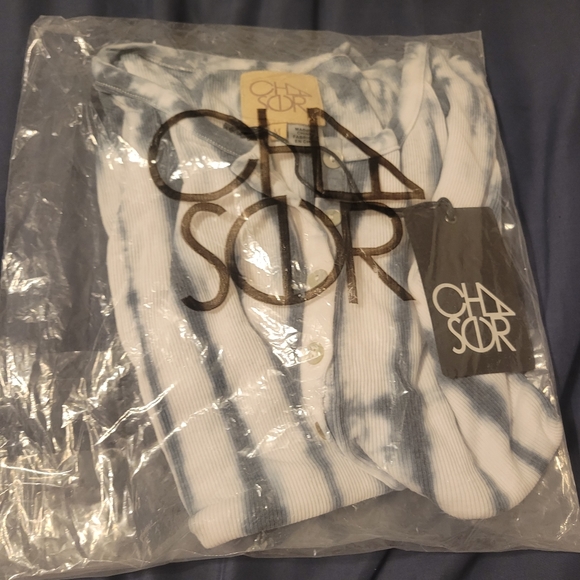 Chaser tie dye rooshed sleeve tee blue and white size medium new with tags - Picture 2 of 5